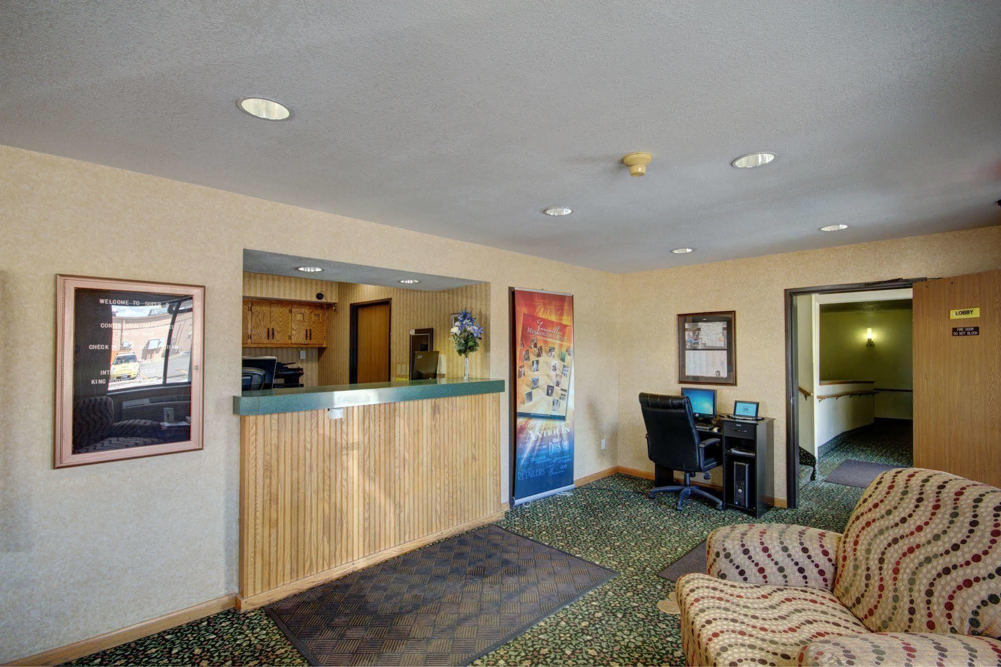 Super 8 By Wyndham Zanesville Exterior foto